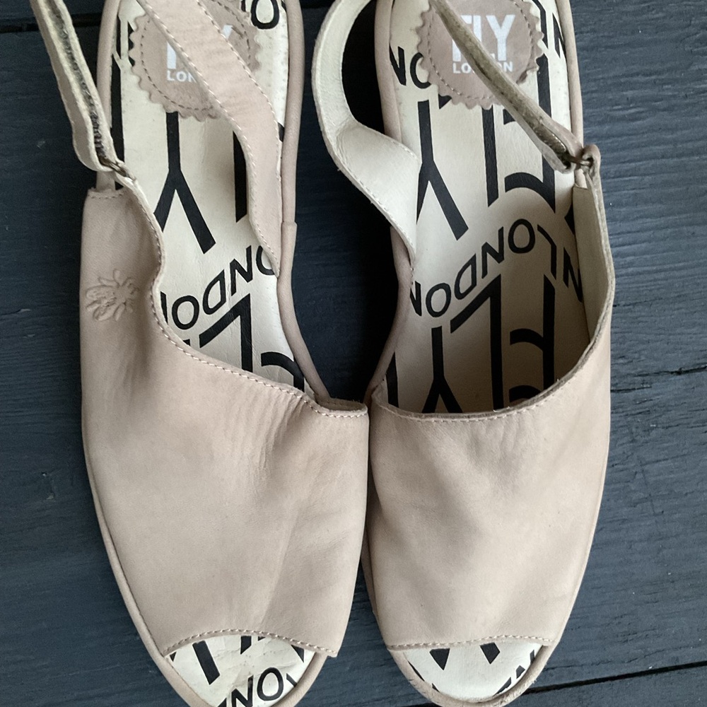 Fly London Women's Beige Sandals